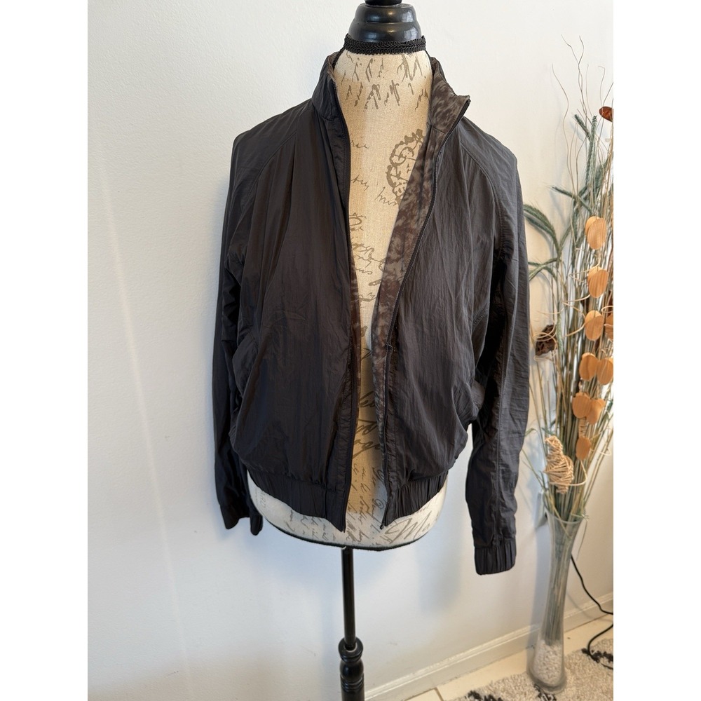 Lululemon Bombs Away Jacket Women's Size 8 Black Camo Reversible Water Repellant